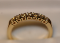 Gouden ring kleine steentjes